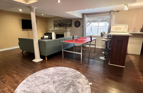 Richmond Hill Apartment | Cozy bedroom Apartment, free wifi, close to trails and lakes,