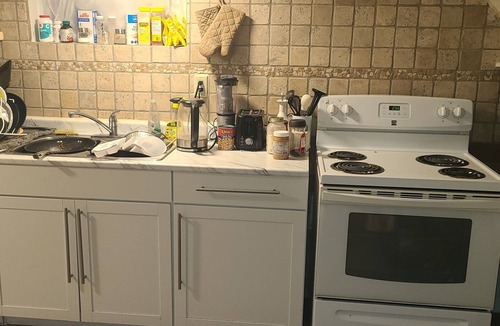 Newmarket House | Cozy Bl1 Bedroom Basment In Newmarket All Amenities + Playstation 4 & Netflix