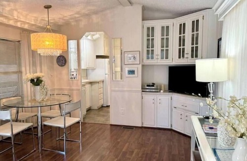 Mesa House | Cozy Bright Park Model, Vibrant 55+ many Amenities