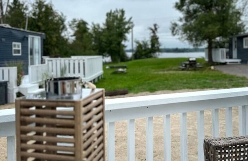 Gravenhurst Cabin | Cozy Cabin for 2 Sparrow Lake Muskoka Beach House