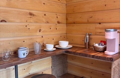Dwight Cabin | Cozy Cabin on Oxtongue River; Wolf Cottage