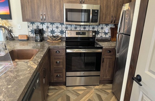 River Ranch Cabin | Cozy cabin with 2 bedrooms and WiFi, AC in soothing River Ranch