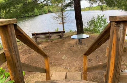 Whitestone Cabin | Cozy cabin with a lake front view.