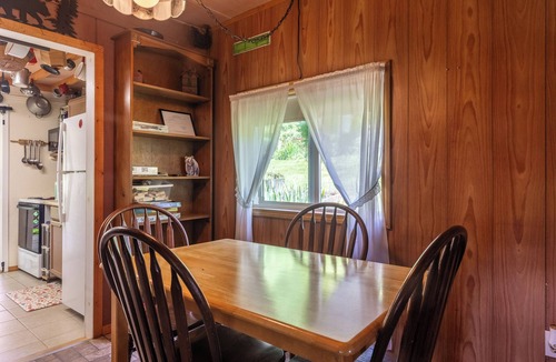 Bath Cabin | Cozy Cabin with an RV &Camper Hookup Pet Friendly Peaceful & Relaxing