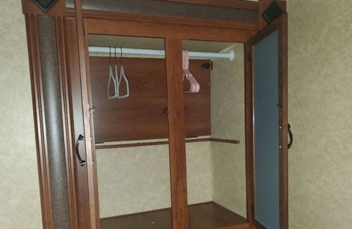 Milton House | Cozy camper in the country under construction