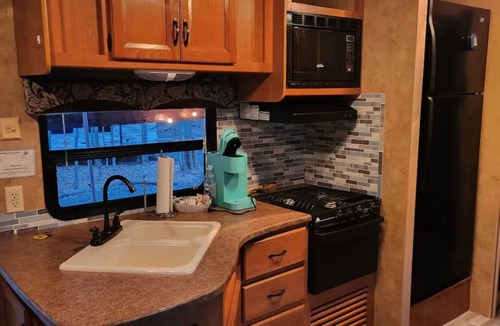 Town of Reading RV Rental | Cozy Camper with private hot tub The Hideout unit 1