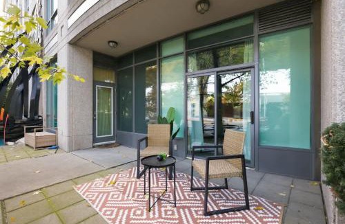 Fort York Apartment | Cozy City Studio Near Budweiser & BMO Stadium