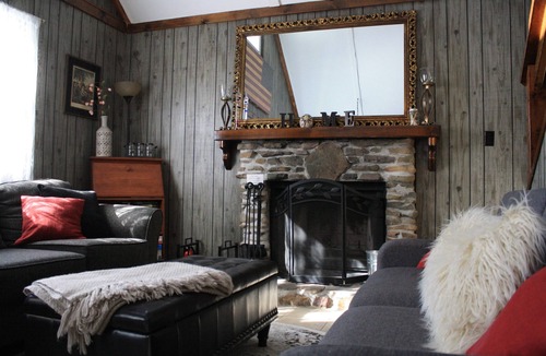 Pocono Summit Ski Chalet | COZY & CLEAN! 2 BR Pocono MTN Chalet w GREAT location!