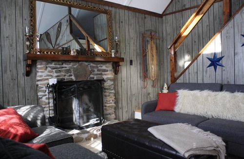 Pocono Summit Ski Chalet | COZY & CLEAN! 2 BR Pocono MTN Chalet w GREAT location!