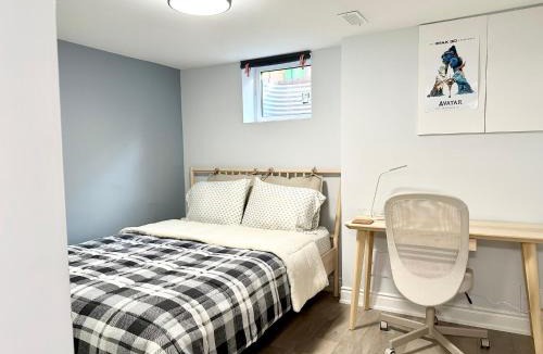 Erin Mills Apartment | Cozy & Comfortable basement apartment