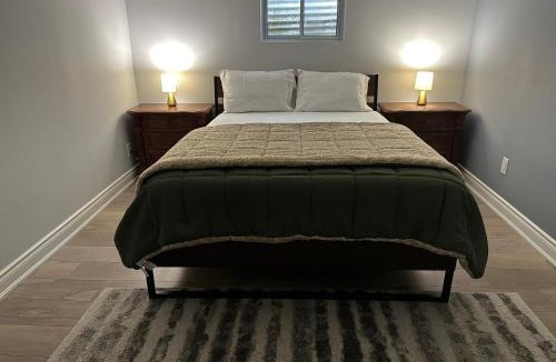Erin Mills Apartment | Cozy & Comfortable basement apartment