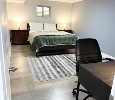 Erin Mills Apartment | Cozy & Comfortable basement apartment
