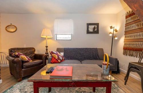 Mount Washington House | Cozy & Comfy Cottage in the City - w parking