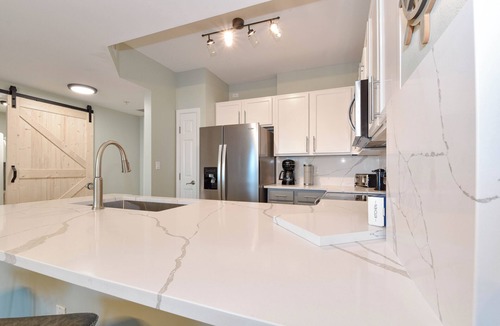Indian Bayou Condo | Cozy Condo w/Seasonal Beach Shuttle at The Palms of Destin! 🌴🐬🌅
