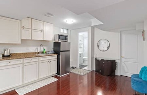 Central Erin Mills House | Cozy Corner Basement Suite in Mississauga