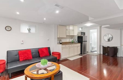 Central Erin Mills House | Cozy Corner Basement Suite in Mississauga