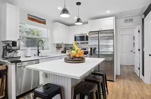 Lake Worth House | Cozy Cottage - Beach Bliss Meets Downtown Charm!