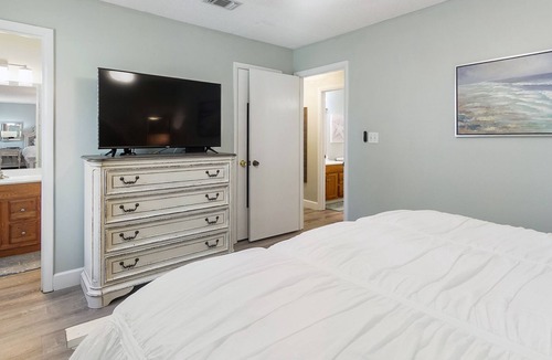 Gulf Shores Cottage | Cozy Cottage - Only 1 mile from the beach!