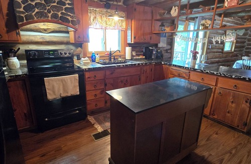 Rushville Cabin | Cozy Country Cabin near Canandaigua-HOT TUB-Beautiful Sunsets-Close to CMAC