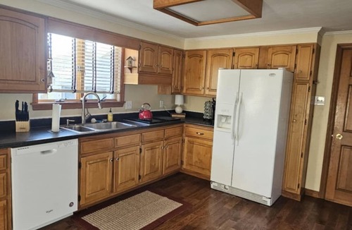 Huntingdon House | Cozy Creekside Retreat – Near Raystown Lake!