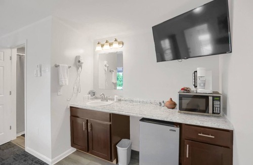 Halifax Apartment | Cozy Double Queen Room 104 at Halifax Inn