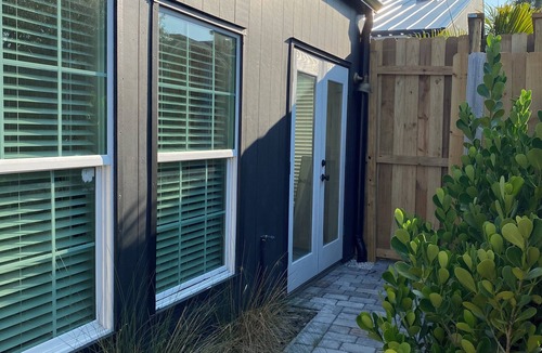 Historic Uptown House | Cozy Downtown Retreat in St Pete near public transit lines.
