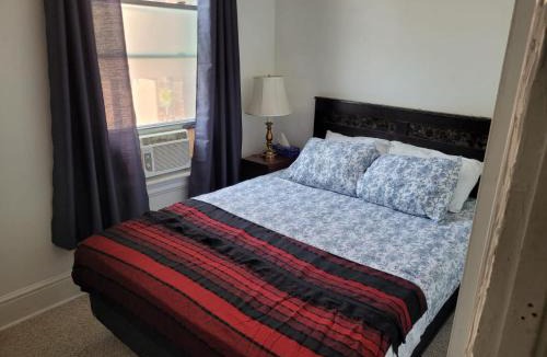 Sunnyside Apartment | Cozy downtown two bedrooms free parking