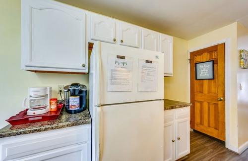East Pittsburgh House | Cozy East Pittsburgh Home - 7 Mi to Frick Park!