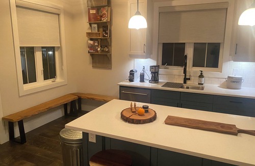 The Blue Mountains Cottage | Cozy family home across the Blue Mountain South Lift, 1km to the Village.