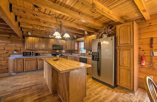 Pine Grove Cabin | Cozy Family-Friendly Pine Grove Cabin w/Fire Pit!