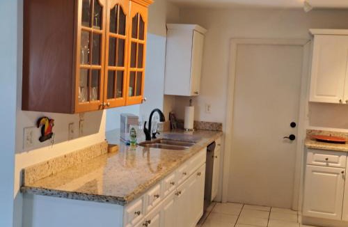 Kendale Lakes House | Cozy family home in quiet area, nice garden views.