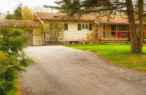 Jacksons Point Cottage | Cozy Fountain Cottage