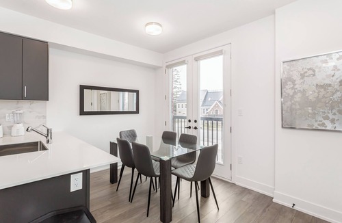 Waterloo House | Cozy Getaway in Uptown Waterloo