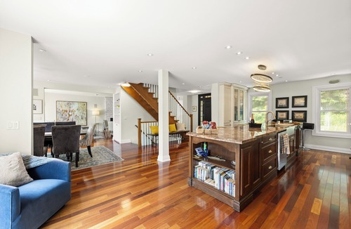 King Cottage | Cozy Getaway: Stunning Cottage- 6 Beds and 4 Baths