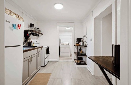 Southeast Pensacola House | Cozy guest suite w/kitchen & parking