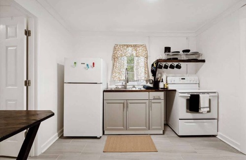 Southeast Pensacola House | Cozy guest suite w/kitchen & parking