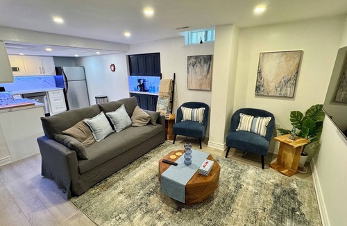Erin Mills Apartment | Cozy Hidden Gem | Stylish 2BR + Sofa Bed | Comfort