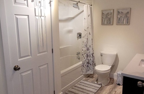 Amherstview Apartment | Cozy Home Away from Home