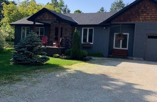 Colling Woodlands House | Cozy Home Close to Osler Bluff Ski Club