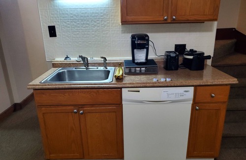 Johnstown House | Cozy home for business or family stay