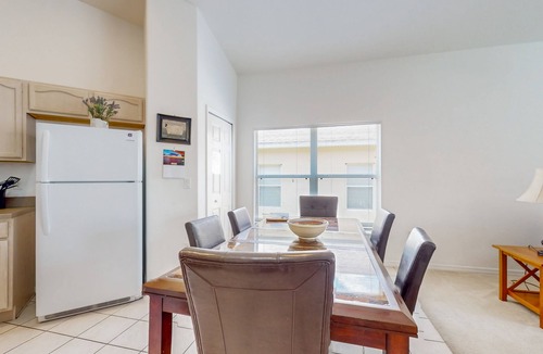 Marbella House | Cozy home near theme parks, WiFi, private pool & W/D, pool table