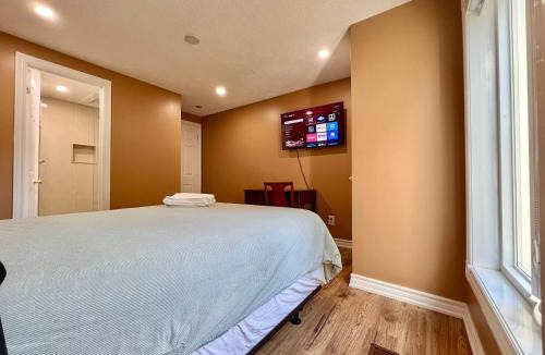 Richmond Hill House | Cozy Home Near Transit & Hillcrest Mall with Free Parking