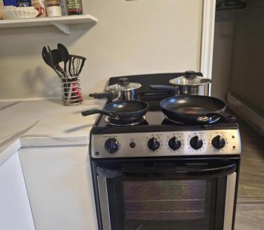 Rideau Heights Apartment | Cozy home on a quiet street minutes to DT Kingston