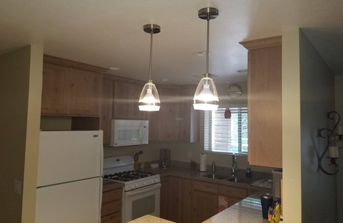 Prescott House | COZY HOME WITH LARGE SHADED BACKYARD. HOT TUB,CORN HOLE,FIREPIT,
