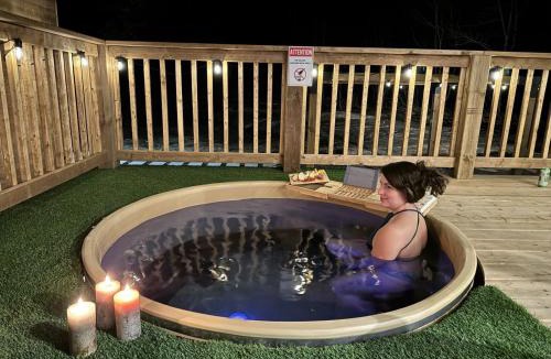 MacTier House | Cozy, Hot Tub, Sauna, Heated Floors, EV, Nespresso