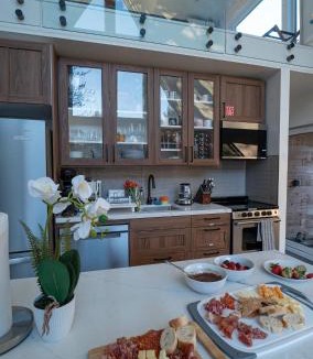 MacTier House | Cozy, Hot Tub, Sauna, Heated Floors, EV, Nespresso