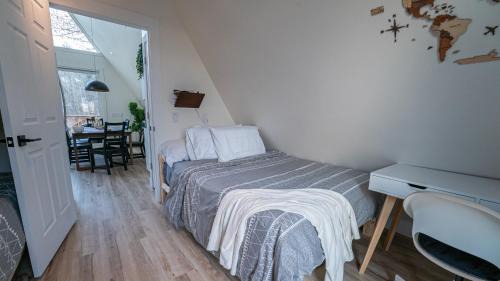 MacTier House | Cozy, Hot Tub, Sauna, Heated Floors, EV, Nespresso