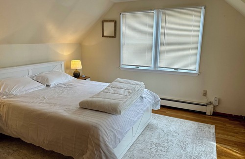 Mineola House | Cozy house in welcoming Mineola, Long Island
