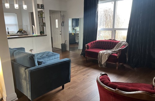 Rexdale House | Cozy house minutes away from the airport & Woodbine racetrack