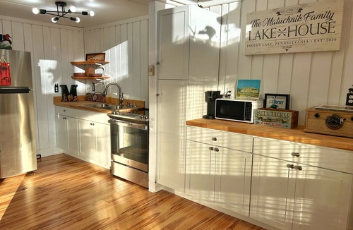 Indian Lake Ski Chalet | Cozy Indian Lake Chalet on Golf Course w/Arcade Game Room. Close to flight 93